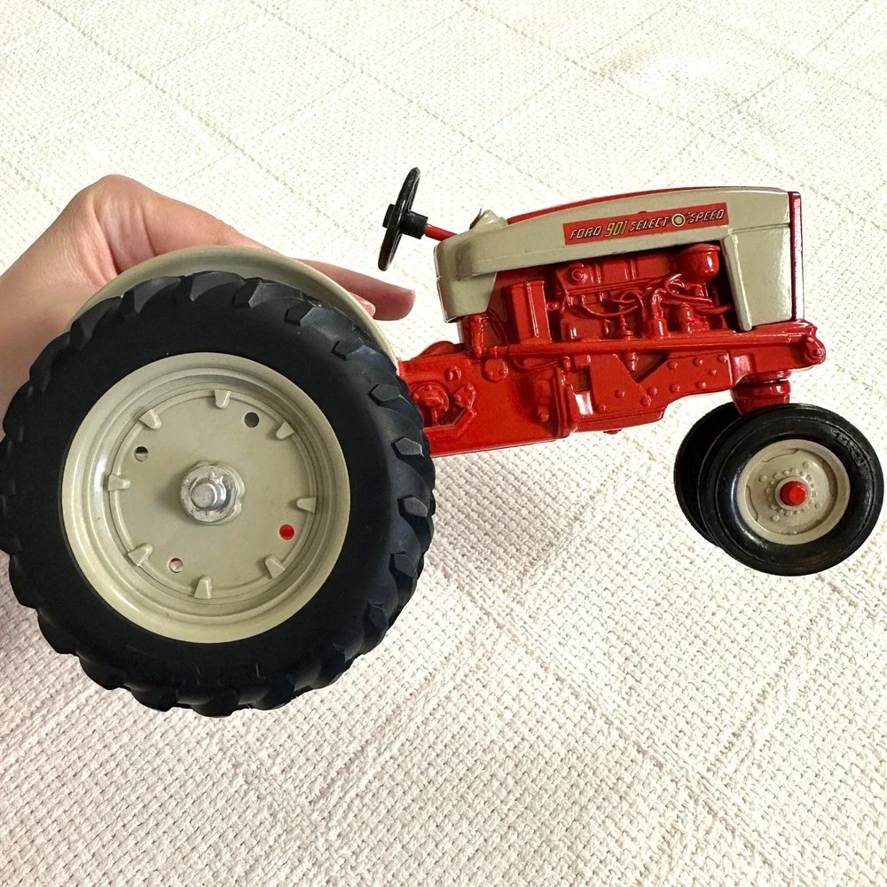VTG Ertl Ford 901 Select O Speed Tractor Diecast 1/16 Scale Red Farm Toy